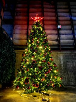 ต้นคริสต์มาสปลอมขนาด 12ฟุตพร้อมของตกแต่ง พุ่มหนาแน่นยุโรป