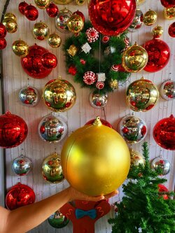 ลูกบอลคริสต์มาสประดับ ด้าน 200มิล. เลือกสีสันได้ราคาต่อโหล