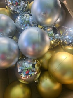 ลูกบอลคริสต์มาสประดับด้าน 150มิล. เลือกสีสันได้ราคาต่อโหล