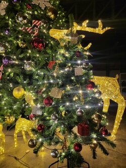 ต้นคริสต์มาสปลอม ขนาด 5ฟุต พร้อมของตกแต่ง