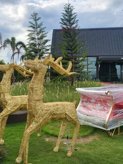 รถเลื่อนลากกวางเรนเดียร์พร้อมราชรถ กวาง2เมตร รถคนขึ้นนั่งได้