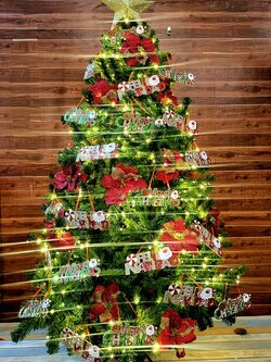 ต้นคริสต์มาสปลอม 6ฟุตพร้อมตกแต่ง