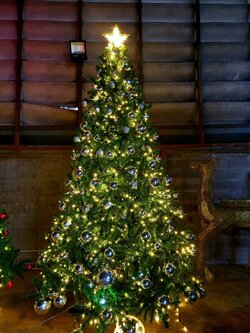 ต้นคริสต์มาสปลอม พุ่มใบหนาแน่นพิเศษ ขนาด10ฟุตตกแต่งบอล