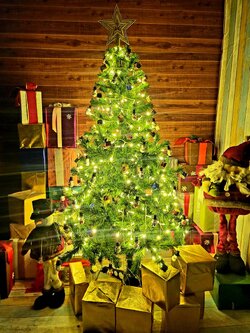 ต้นคริสต์มาสปลอม 5ฟุตพร้อมตกแต่ง