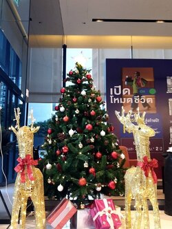 ต้นคริสต์มาสปลอม6ฟุตพร้อมตกแต่ง