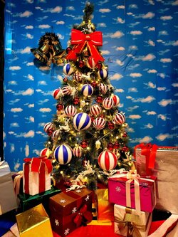 ต้นคริสต์มาสปลอม6ฟุตฟุตพร้อมตกแต่งบอลพิเศษ