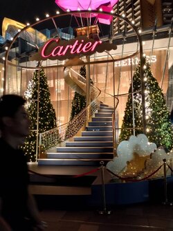 เช่าต้นคริสต์มาสตกแต่งหน้าห้างสรรพสินค้า