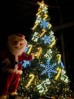 ต้นคริสต์มาสปลอม ขนาด 4.5เมตร พร้อมของตกแต่ง สวยลงตัว