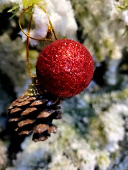 ลูกบอลคริสต์มาสประดับกากเพชร 40มิล. เลือกสีสันได้ราคาต่อโหล