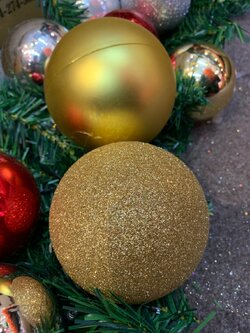 ลูกบอลคริสต์มาสประดับ กากเพชร 80มิล. เลือกสีสันได้ราคาต่อโหล
