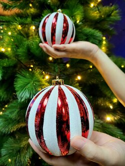 ลูกบอลคริสต์มาสคัดพิเศษ แดงลายขาว ขนาด 100มิลลิเมตร 1กล่องมี2ลูก