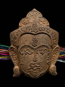 หน้าขุนแผน รุ่น 2 พิมพ์พระเอกลิเก หลวงปู่ลอง วัดวิเวกวายุพัด จ.อยุธยา ปี 2561 (เลข 962) มีบัตรรับรองพระแท้