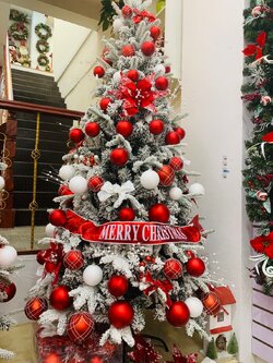ให้เช่าต้นคริสต์มาสปลอม ขนาด7ฟุต พร้อมตกแต่งครบมาตราฐาน