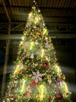 ต้นคริสต์มาสปลอมพร้อมของตกแต่ง20ฟุต