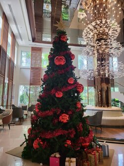 ให้เช่าต้นคริสต์มาสปลอม ขนาด12ฟุต พร้อมตกแต่งครบมาตราฐาน