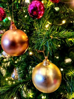 ลูกบอลคริสต์มาสประดับ ด้าน 80มิล. เลือกสีสันได้ราคาต่อโหล