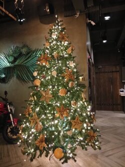 ให้เช่าต้นคริสต์มาสปลอม ขนาด 10ฟุตพร้อมตกแต่งครบมาตราฐาน