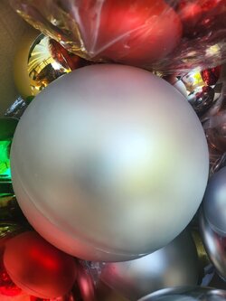 ลูกบอลคริสต์มาสประดับ ด้าน 300มิล. เลือกสีสันได้ราคาต่อโหล