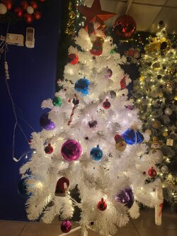 ต้นคริสต์มาสสีขาวขนาด5ฟุต +ตกแต่งฟูลคัลเลอร์