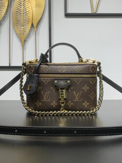 [Pre-order]กระเป๋าสะพาย Louis Vuitton Vanity Chain Pouch Monogram Canvas งานคุณภาพที่ดีที่สุด