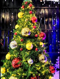 ต้นคริสต์มาสปลอม 10ฟุตพร้อมตกแต่ง"ใหญ่"