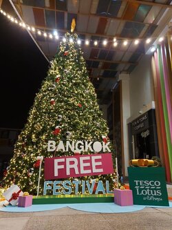 ให้เช่าต้นคริสต์มาสปลอม กรวยขนาด12เมตร พร้อมตกแต่งครบมาตราฐาน