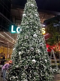 ต้นคริสต์มาสปลอมขนาดใหญ่ หิมะ 9เมตร รวมการติดตั้ง