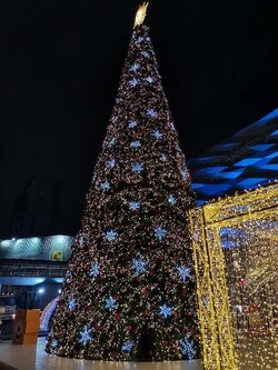 ให้เช่าต้นคริสต์มาสปลอมกรวย ขนาด18เมตร พร้อมตกแต่งครบมาตราฐาน