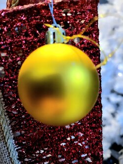 ลูกบอลคริสต์มาสประดับ ด้าน 40มิล. เลือกสีสันได้ราคาต่อโหล