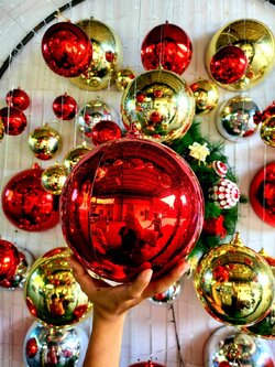 ลูกบอลคริสต์มาสประดับวาว 200มิล. เลือกสีสันได้ราคาต่อโหล