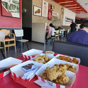 🔥 สรุปความลับที่ทำให้ KFC ยืนหนึ่งมาได้นาน! 🍗 3 ข้อสำคัญที่เจ้าของธุรกิจต้องรู้! ใครอยากปั้นแบรนด์ให้ปังห้ามพลาด! #KFC #ธุรกิจ #ความลับKFC #การตลาด #สร้างแบรนด์ #tiktokuni