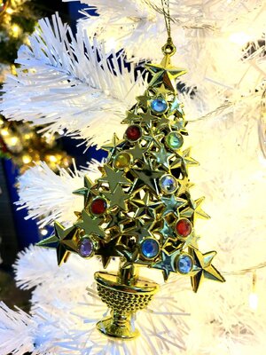 ต้นสนทองจิ๋วฝังพลอย แขวนประดับ 17cm*10cm.