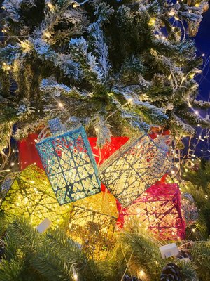 กล่องของขวัญไปคริสต์มาสจะแขวนหรือจะตั้งก็สวยงาม16*10cmชิ้น