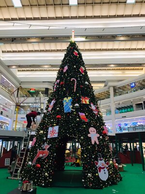 ให้เช่าต้นคริสต์มาสปลอมกรวย อุโมงค์ ขนาด12เมตร พร้อมตกแต่งครบมาตราฐาน