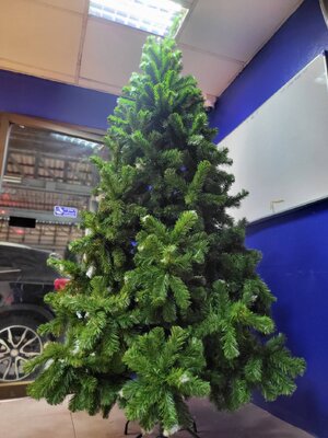 ต้นคริสต์มาสปลอมสีเขียวพุ่มหนาแน่น ยุโรป ขาเหล็ก 8ฟุต