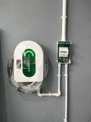 🔌⚡ ติดตั้ง EV Charger มาตรฐานสูง ด้วยอุปกรณ์จาก Schneider Electric SE ⚡🔌 งานคุณภาพ พร้อมระบบวงจรที่ 2 ครบจบช่างประปาสมุทรปราการ ช่างปั๊มน้ำสมุทรปราการ สำโรง บางนา ระบบรถไฟฟ้า EV Charger