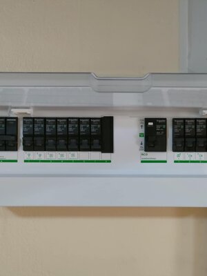 ช่างไฟฟ้ามี license ใบไลเซนส์อนุญาตรับรองมาตรฐานทั้งภายนอกและในอาคาร ระบบไฟฟ้า ตู้ไฟ สายไฟชำรุด ไฟช็อต ไฟรั่ว ปลั๊กชำรุด เดินสายไฟภายในบ้าน