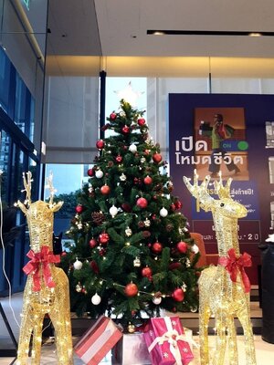 ต้นคริสต์มาสปลอม6ฟุตพร้อมตกแต่ง