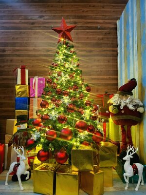 ต้นคริสต์มาสปลอม5ฟุตพร้อมตกแต่ง