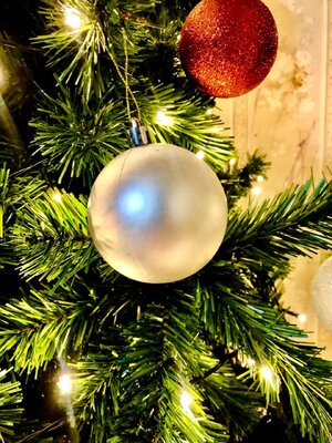 ลูกบอลคริสต์มาสประดับ ขาวมุก 60มิล. เลือกสีสันได้ราคาต่อโหล
