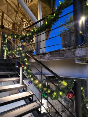 สายสนคริสต์มาสมีไฟพร้อมบอลตกแต่งราคาถูก