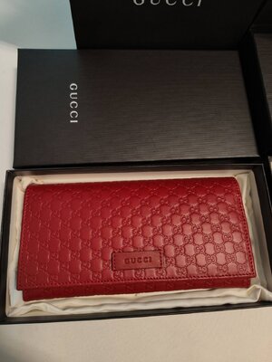 New Gucci wallet 2 พับ หนังปั้มสีแดง