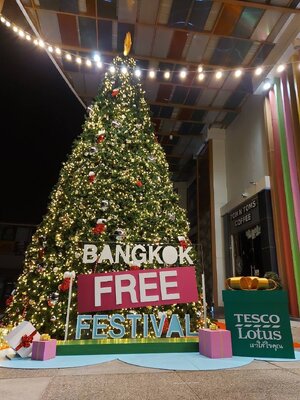 ให้เช่าต้นคริสต์มาสปลอม กรวยขนาด12เมตร พร้อมตกแต่งครบมาตราฐาน