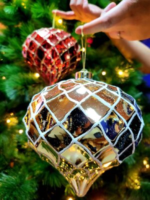 ลูกบอลคริสต์มาสคัดพิเศษ 2สี/1กล่อง ขนาด150มิล