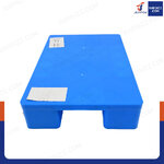 พาเลทพลาสติก HDPE หน้าทึบ แบบ 4 ขา 40x60x12 cm สีฟ้า 6004