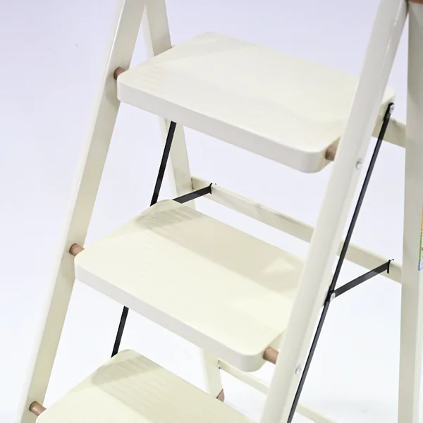 บันไดเหล็ก 4 ขั้น มีราวจับ รับน้ำหนักได้ 150 KG สีขาว NB-4 image 3