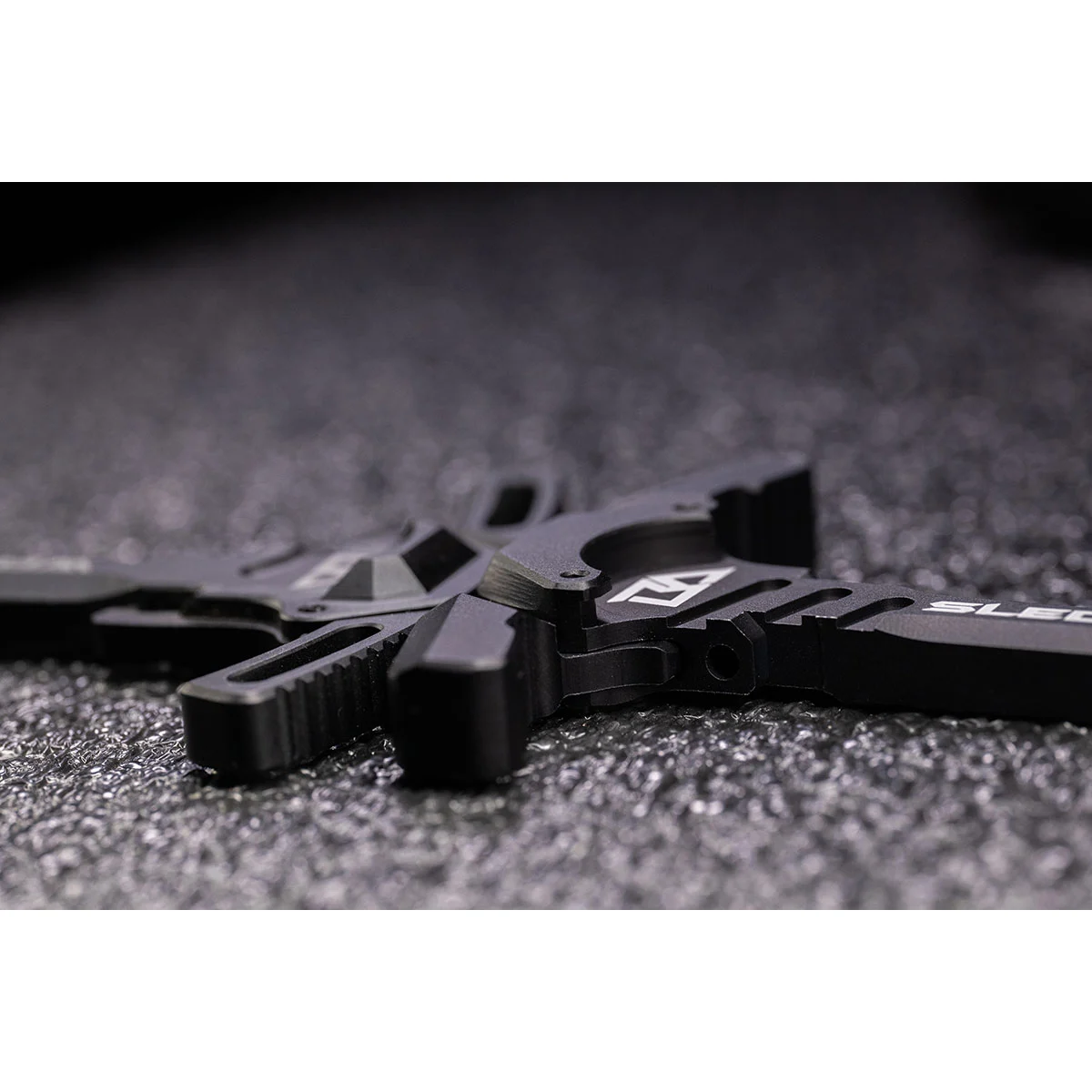 BREEK ARMS - AR15 SLEDGEHAMMER AMBI CHARGING HANDLE (สีFDE)